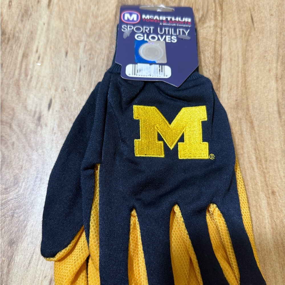 Michigan Wolverines Two Tone Gloves Adult